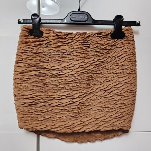Camel Textured Low Rise Micro Mini Skirt - Picture 2 of 9